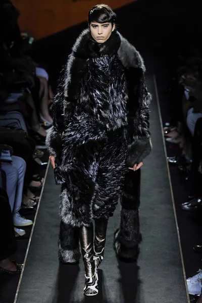 Look 34